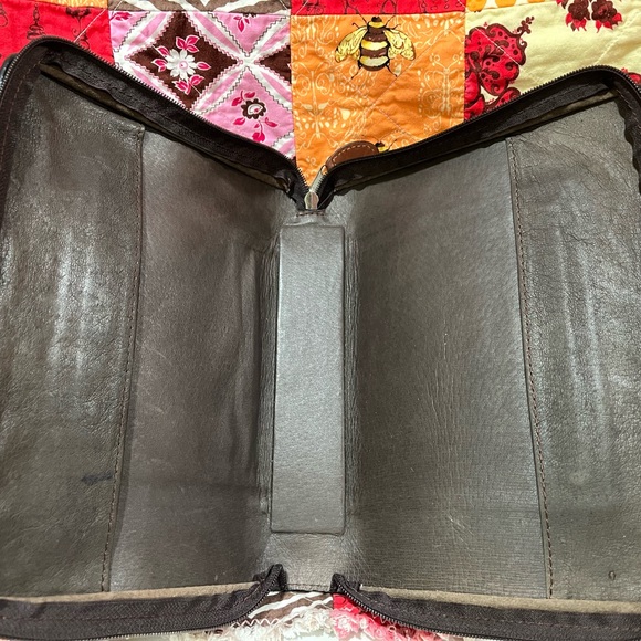 Embossed leather book cover with cross - Picture 5 of 8